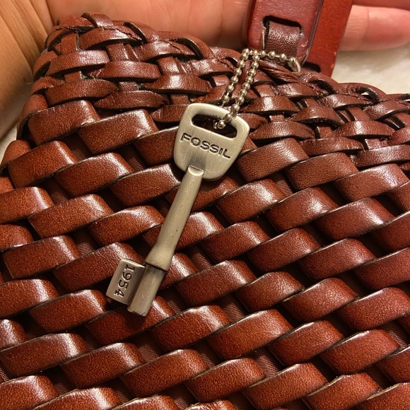 Vintage leather Fossil wooden handle weave brown bag with key charm - Picture 2 of 11